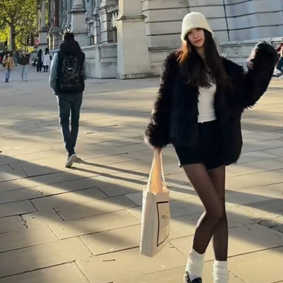 V&A Gabrielle Chanel. Fashion Manifesto natural tote bag - Picture 2 of 6